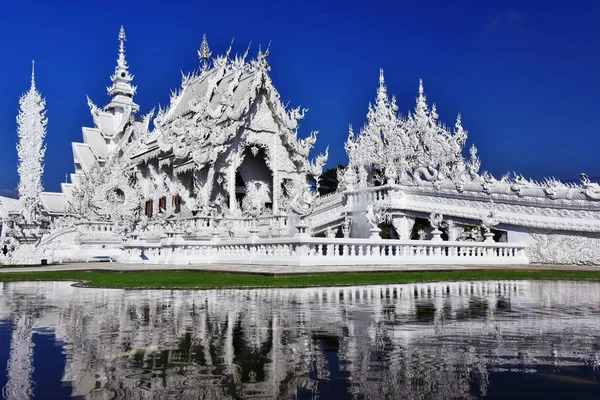 Wat Rong Khun ou o Templo Branco em Chiang Rai, Tailândia — Fotografia de Stock