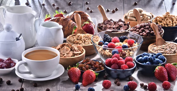 Samenstelling Met Verschillende Soorten Ontbijt Graanproducten Vers Fruit — Stockfoto