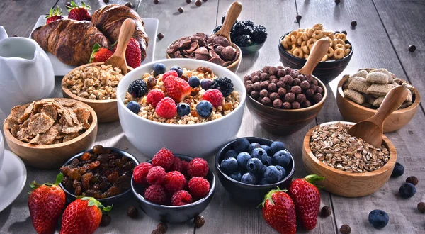 Composição Com Diferentes Tipos Produtos Cereais Pequeno Almoço Frutas Frescas — Fotografia de Stock