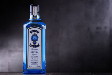 Bombay Sapphire şişe cin