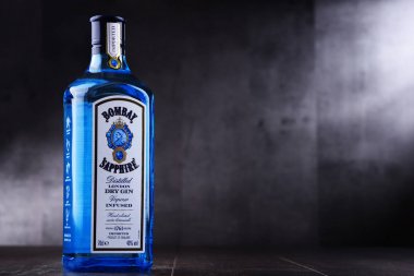 Bombay Sapphire şişe cin