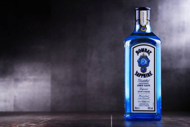 Bombay Sapphire şişe cin