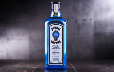 Bombay Sapphire şişe cin
