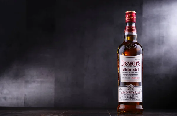 Dewars harmanlanmış Scotch viski şişe — Stok fotoğraf