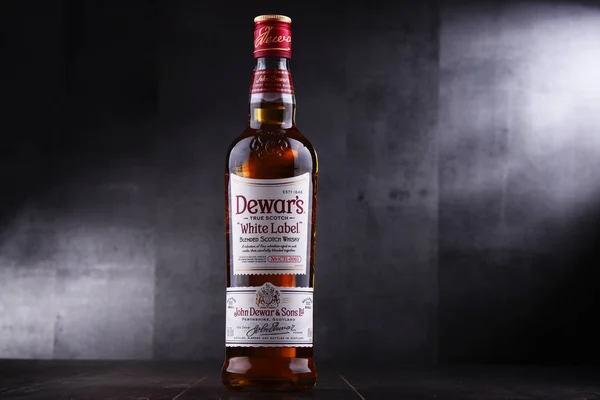 Dewars harmanlanmış Scotch viski şişe — Stok fotoğraf