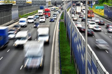 Altı şeritli kontrollü erişimli otoyol, Varşova, Polonya