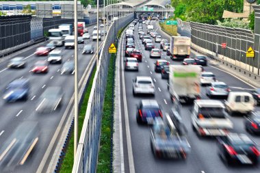 Altı şeritli kontrollü erişimli otoyol, Varşova, Polonya