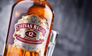 Chivas Regal 12 şişe harmanlanmış Scotch viski