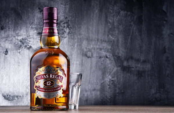 Botella de Chivas Regal 12 whisky escocés mezclado — Foto de Stock