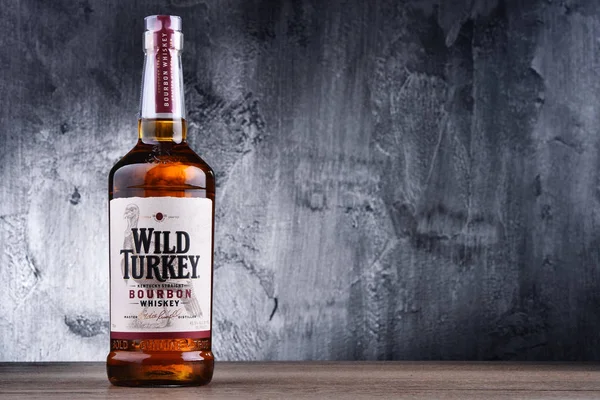 Bottiglia di whisky di bourbon liscio del Kentucky Wild Turkey — Foto Stock