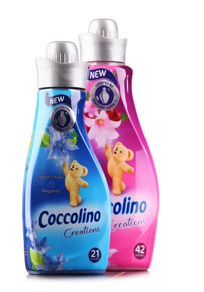 Бутылки жидкого смягчителя для ткани Coccolino — стоковое фото