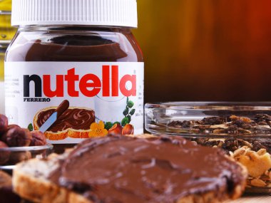 Nutella kavanozu yaymak