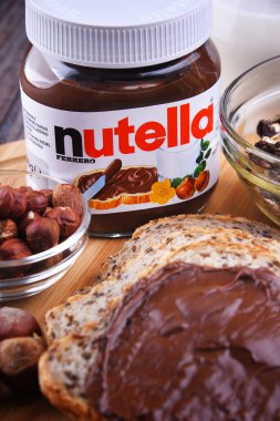 Nutella kavanozu yaymak