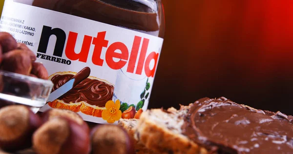 Jar dari Nutella menyebar — Stok Foto