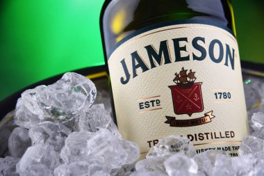 Jameson Irish Whiskey şişe