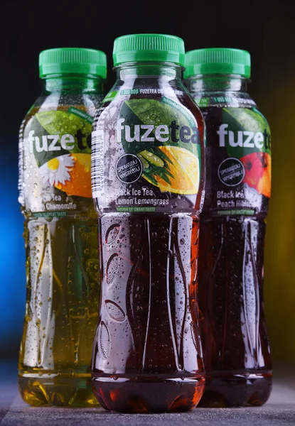 Plastik şişe buzlu çay.