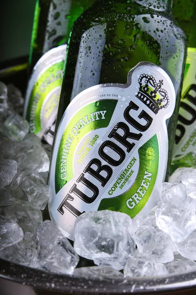 Butelki Tuborg Piwo w wiadrze z kruszonym lodem — Zdjęcie stockowe