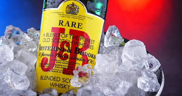 Láhev J & B vzácných blended Scotch whisky — Stock fotografie