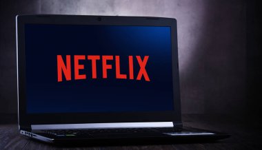 Netflix logosunu gösteren dizüstü bilgisayar