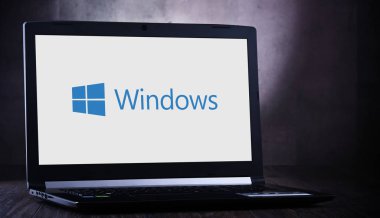 Dizüstü bilgisayarın Windows logosunu göstermesi