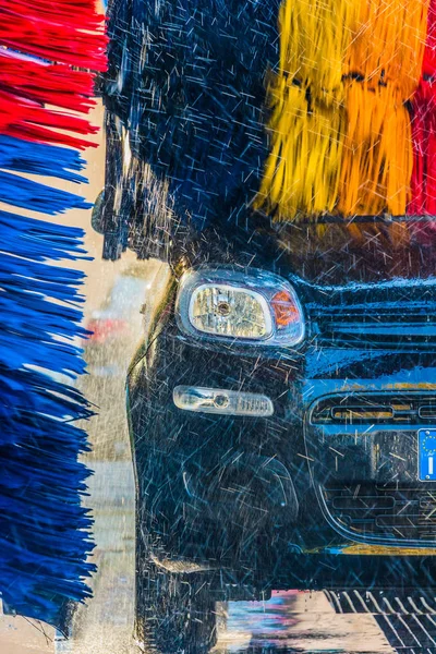 Car going through an automated car wash machine — Stock Photo, Image