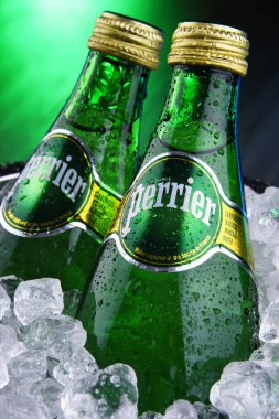 Perrier maden suyu şişeleri