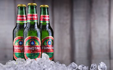 Tsingtao bira ağaç şişeleri