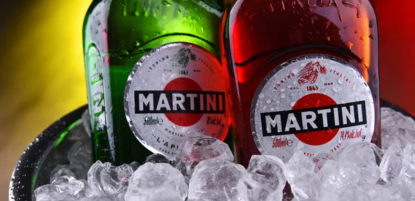 Botellas de Martini, famoso vermut italiano — Foto de Stock