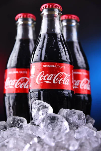 Три бутылки кока-колы — стоковое фото