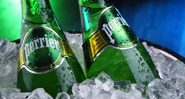 Botellas de agua mineral Perrier — Foto de Stock