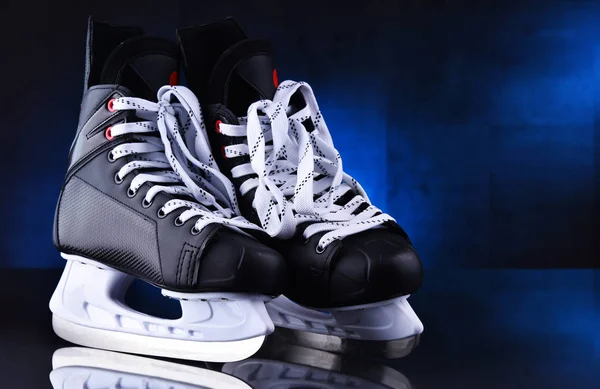 Paar Eishockeyschuhe — Stockfoto