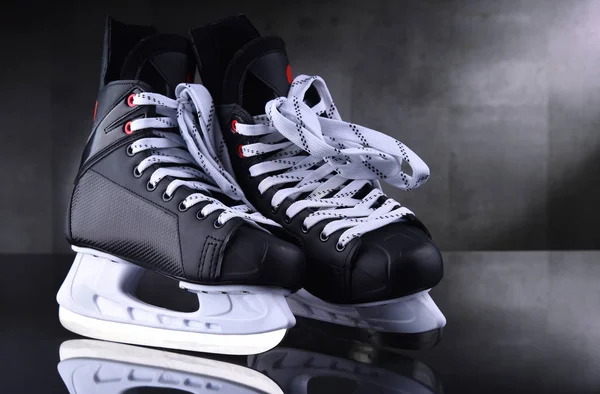 Paar Eishockeyschuhe — Stockfoto