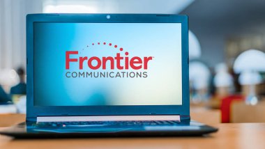 Sınır İletişim Şirketi 'nin logosunu gösteren dizüstü bilgisayar.