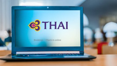 Thai Havayollarının logosunu gösteren dizüstü bilgisayar