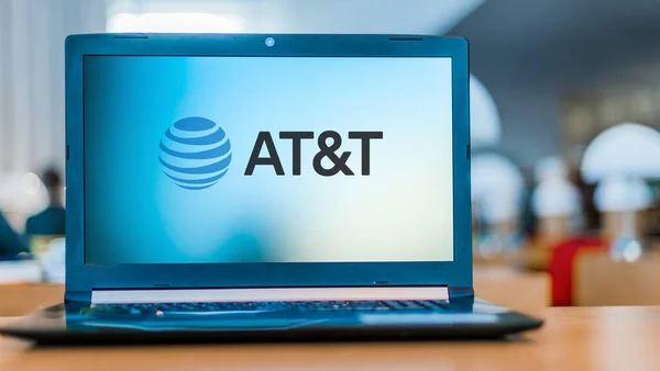 Ordinateur portable affichant le logo de AT & T — Photo