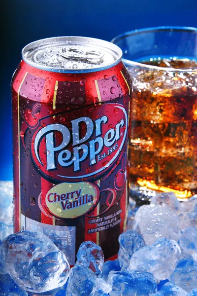 Blikje koolzuurhoudende frisdrank Dr Pepper — Stockfoto