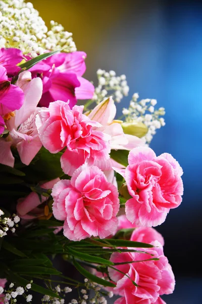 Composição com buquê de flores recém-cortadas — Fotografia de Stock
