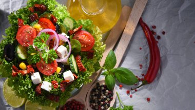 sebze salata kasesi ile kompozisyon