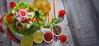 sebze salata kasesi ile kompozisyon