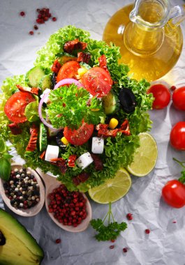 sebze salata kasesi ile kompozisyon