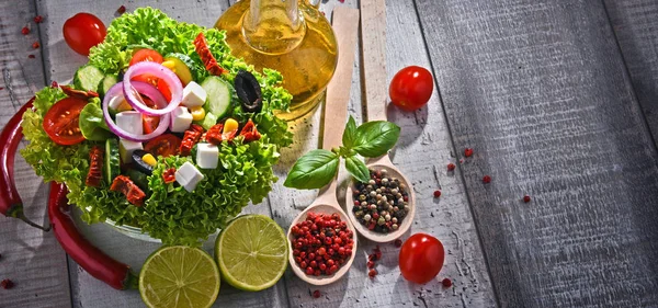 sebze salata kasesi ile kompozisyon