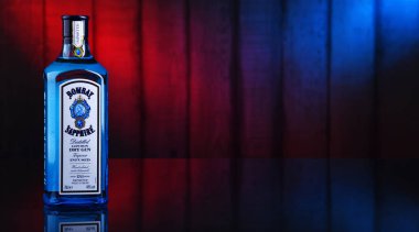 Bombay Sapphire şişe cin