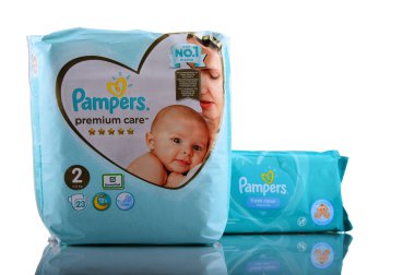 Pampers ürünleri beyaza izole edilmiş