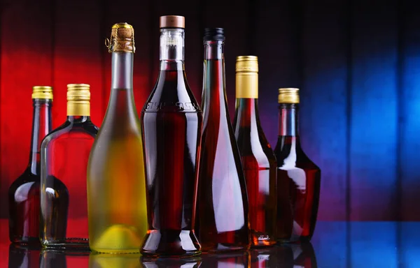 Botellas de bebidas alcohólicas variadas . —  Fotos de Stock