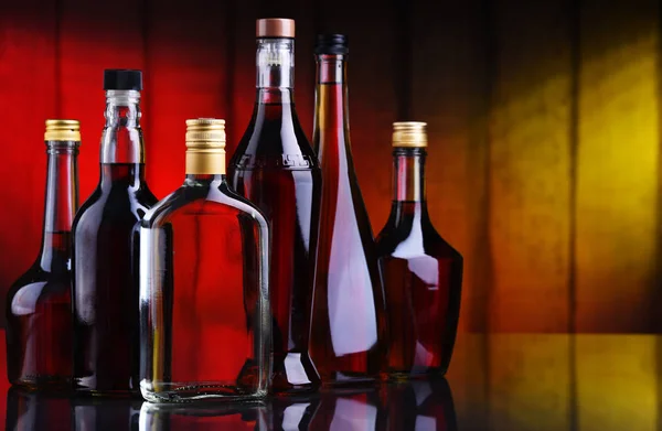 Μπουκάλια ανάμικτες οινοπνευματωδών ποτών. — Φωτογραφία Αρχείου