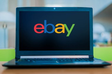 eBay 'in logosunu gösteren dizüstü bilgisayar