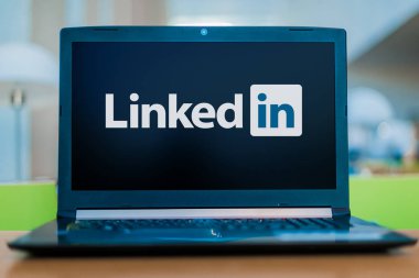 Linkedin 'in logosunu gösteren dizüstü bilgisayar