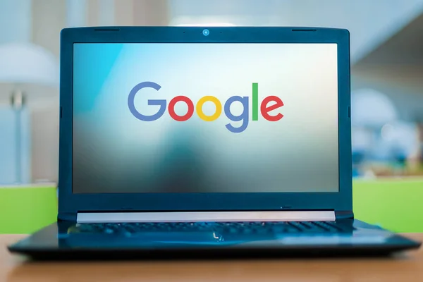 Laptop computer displaying logo of Google — Stock Photo, Image