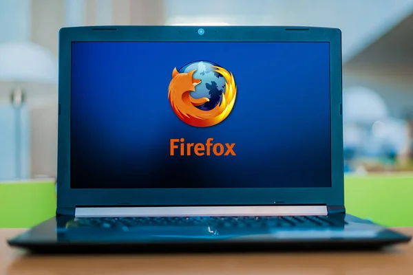 Ordenador portátil que muestra el logo de Firefox — Foto de Stock