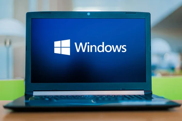 Υπολογιστής laptop εμφανίζει το λογότυπο των Windows — Φωτογραφία Αρχείου